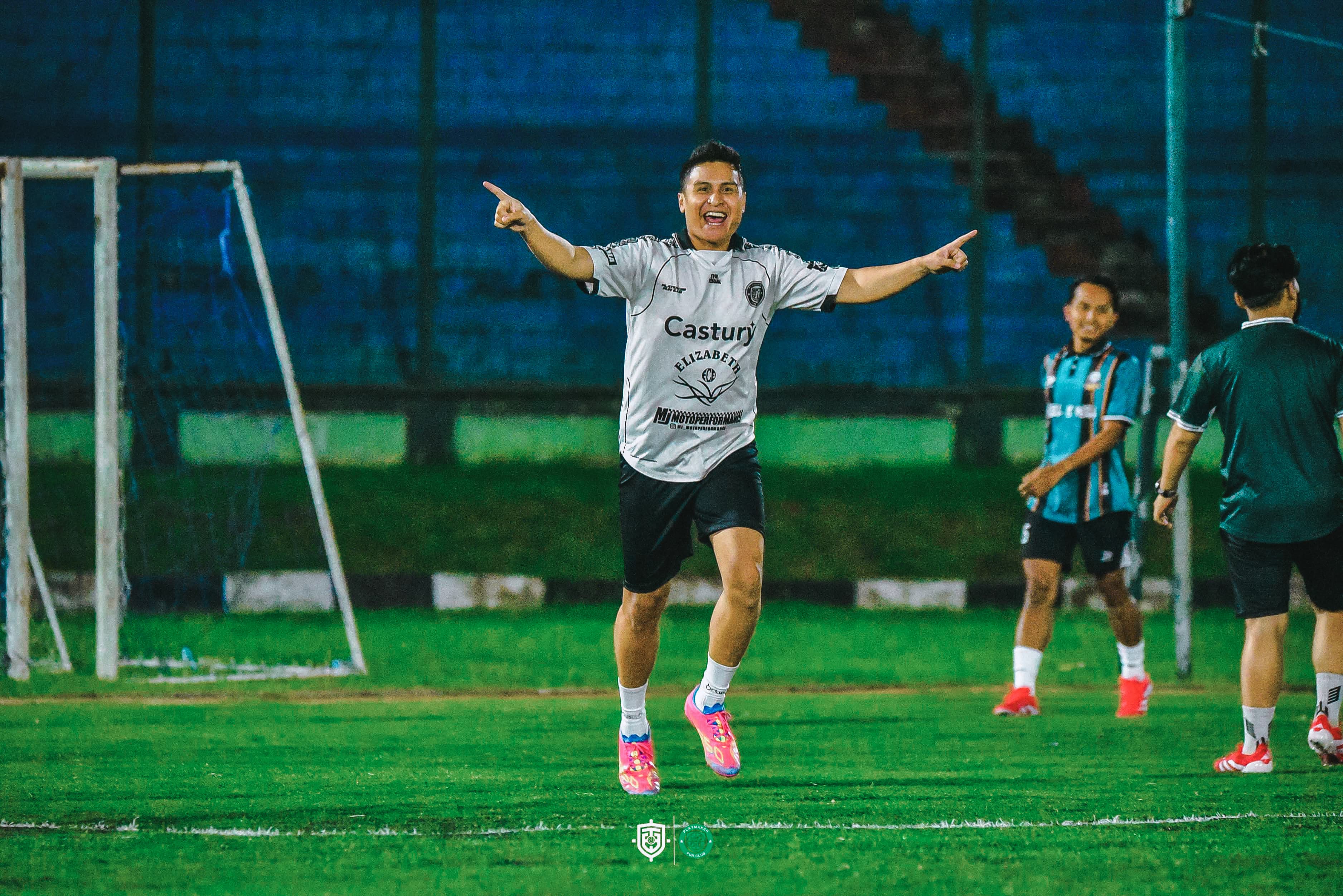 Lapangan malam hari